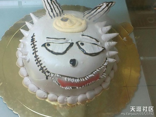 Illustration for article titled These Might Be China's Worst Cakes. Let's See Yours.